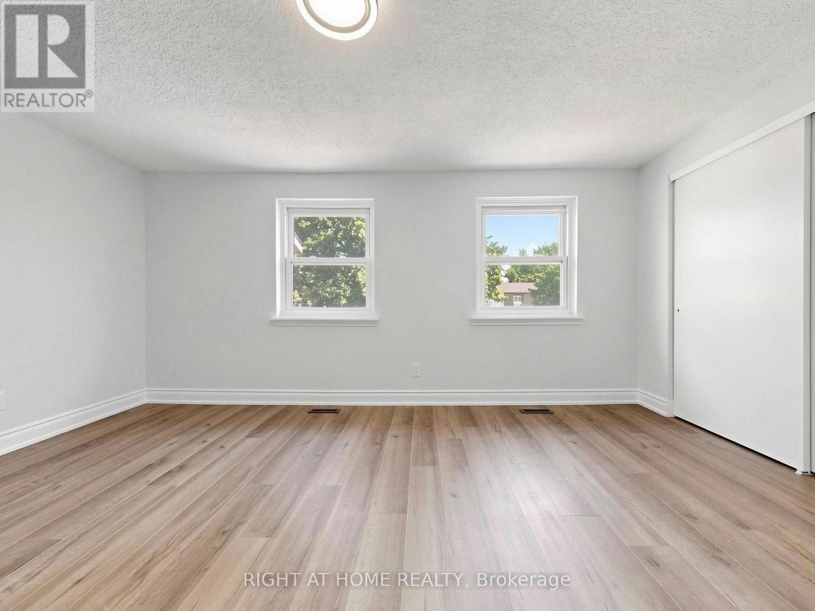 1332 FENELON CRESCENT - 11