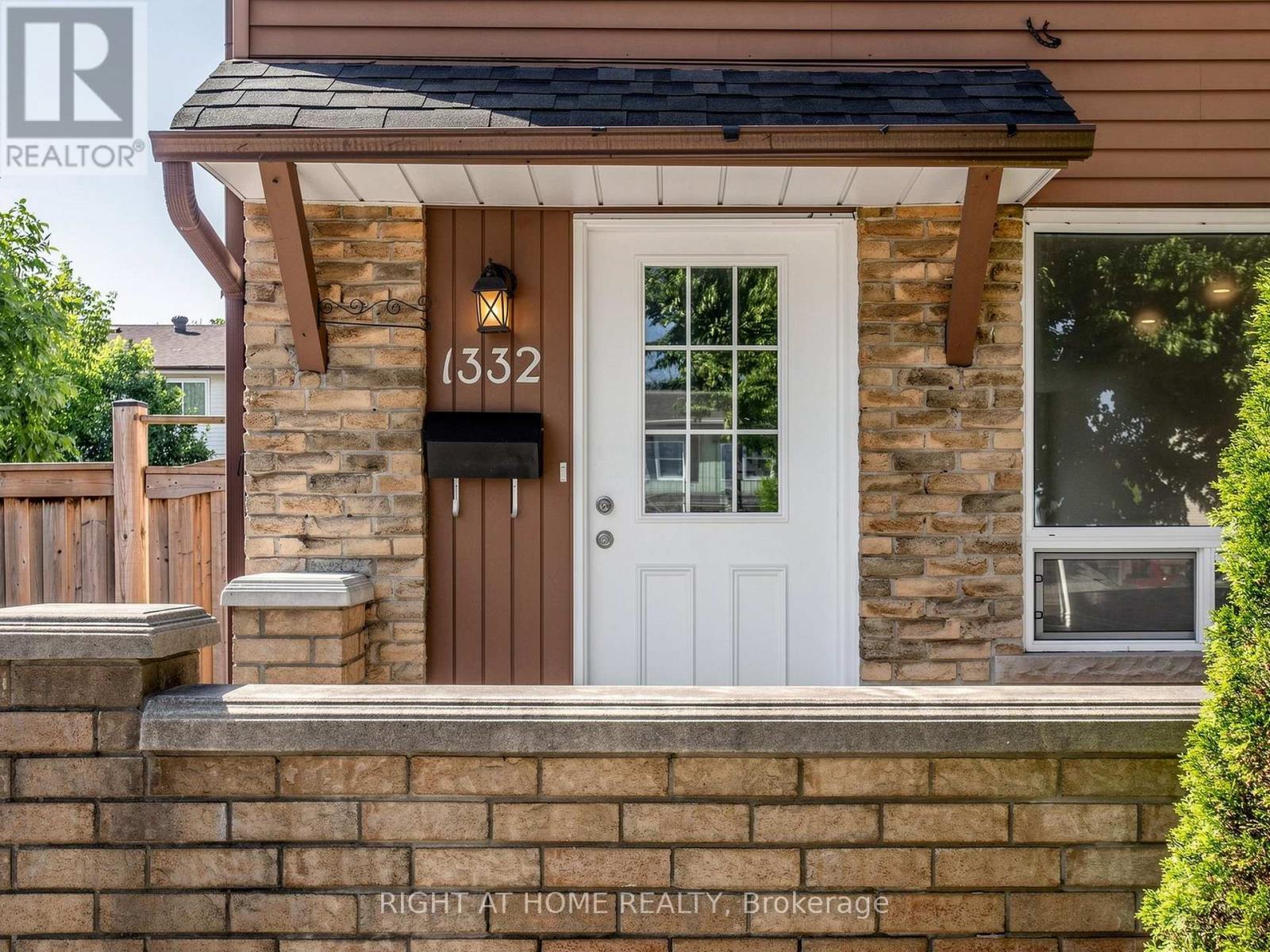 1332 FENELON CRESCENT - 3
