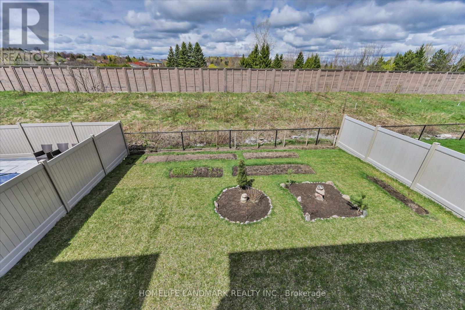 108 PINE HILL CRESCENT E - 24