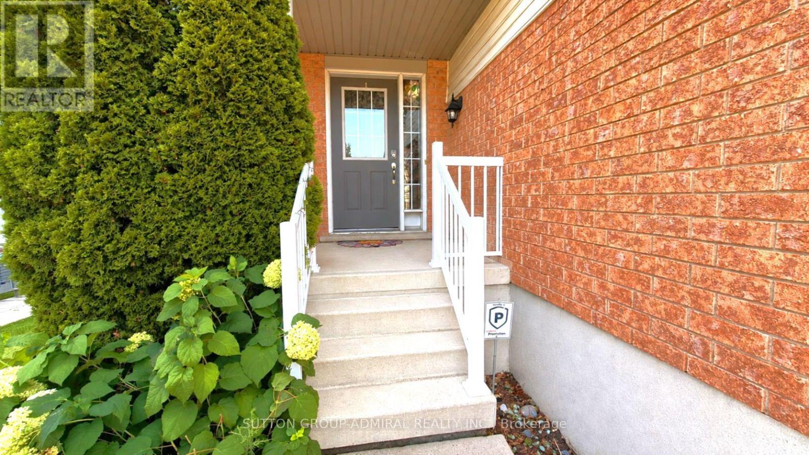 115 PEACH BLOSSOM CRESCENT - 2