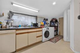 389 Harbison Avenue W, Winnipeg, MB R2L0A4 Photo 8