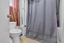 389 Harbison Avenue W, Winnipeg, MB R2L0A4 Photo 10