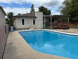 103 Pear Tree Bay, Winnipeg, MB R2N1S7 Photo 44
