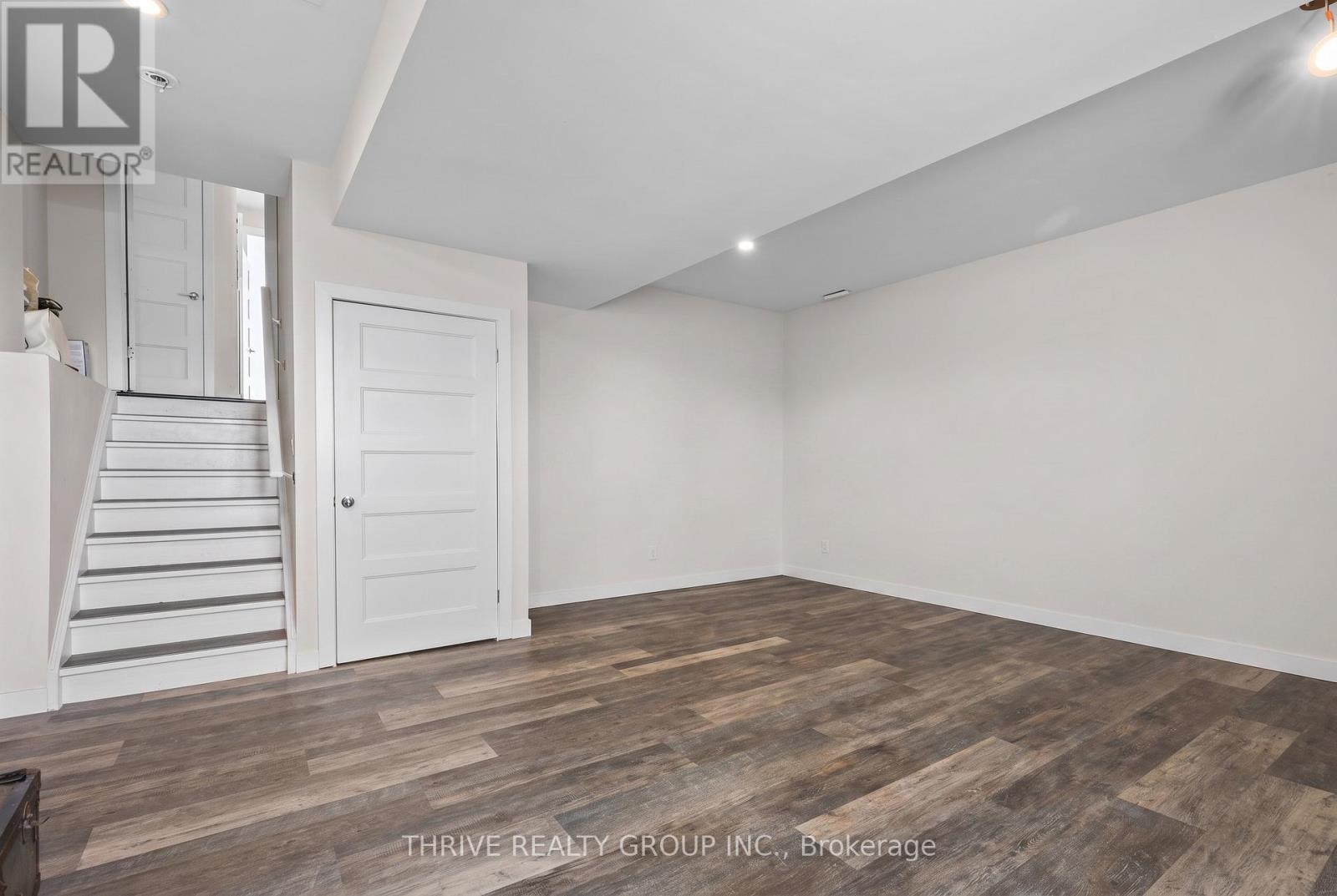 981 WEST VILLAGE SQUARE - 35