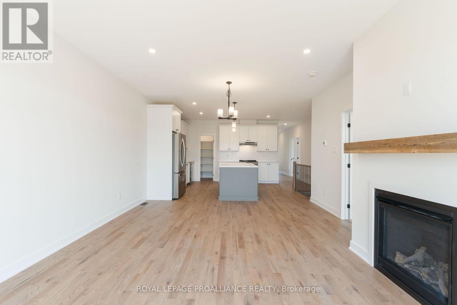 1076 MOORE STREET - Image 32