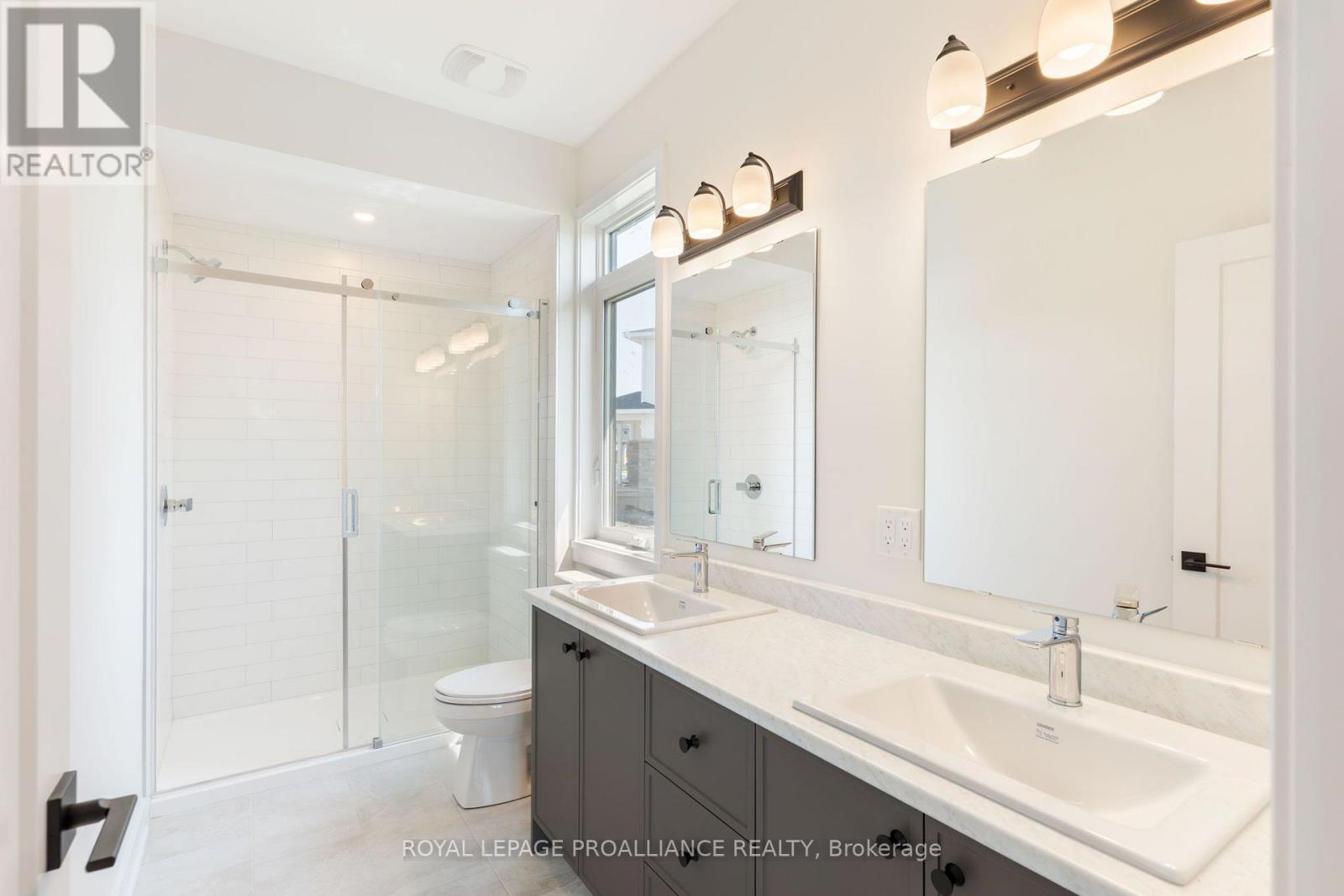 1076 MOORE STREET - Image 37