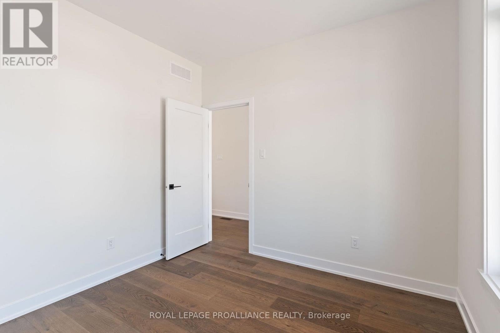 1054 TURNER DRIVE - Image 11