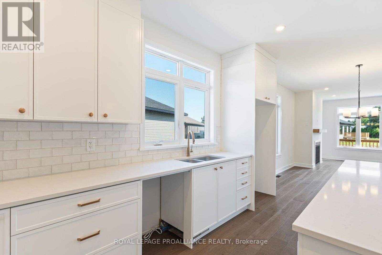 1054 TURNER DRIVE - Image 17