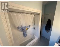 8 Banting Avenue thumbnail 12