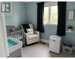 8 Banting Avenue thumbnail 13