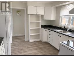 8 Banting Avenue thumbnail 8