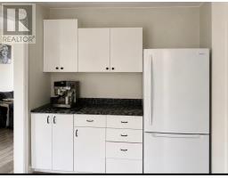 8 Banting Avenue thumbnail 9