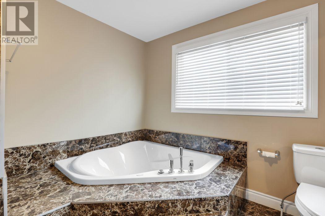 6 Bed, 4 Bath House for Rent in Ottawa – 1371 KILBORN AVENUE, Ottawa – MLS# X13643302 - Image 23