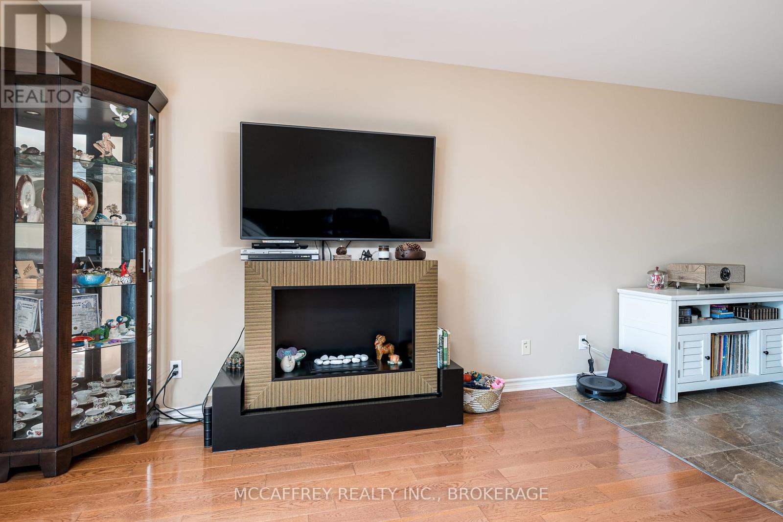 444 BRIDGE STREET W - Image 17