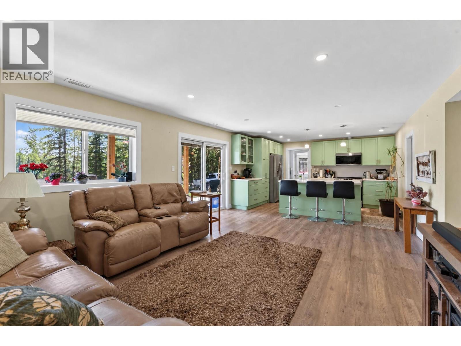Photo 24 of 37 — 2077 SOMMERVILLE ROAD · Prince George, BC
