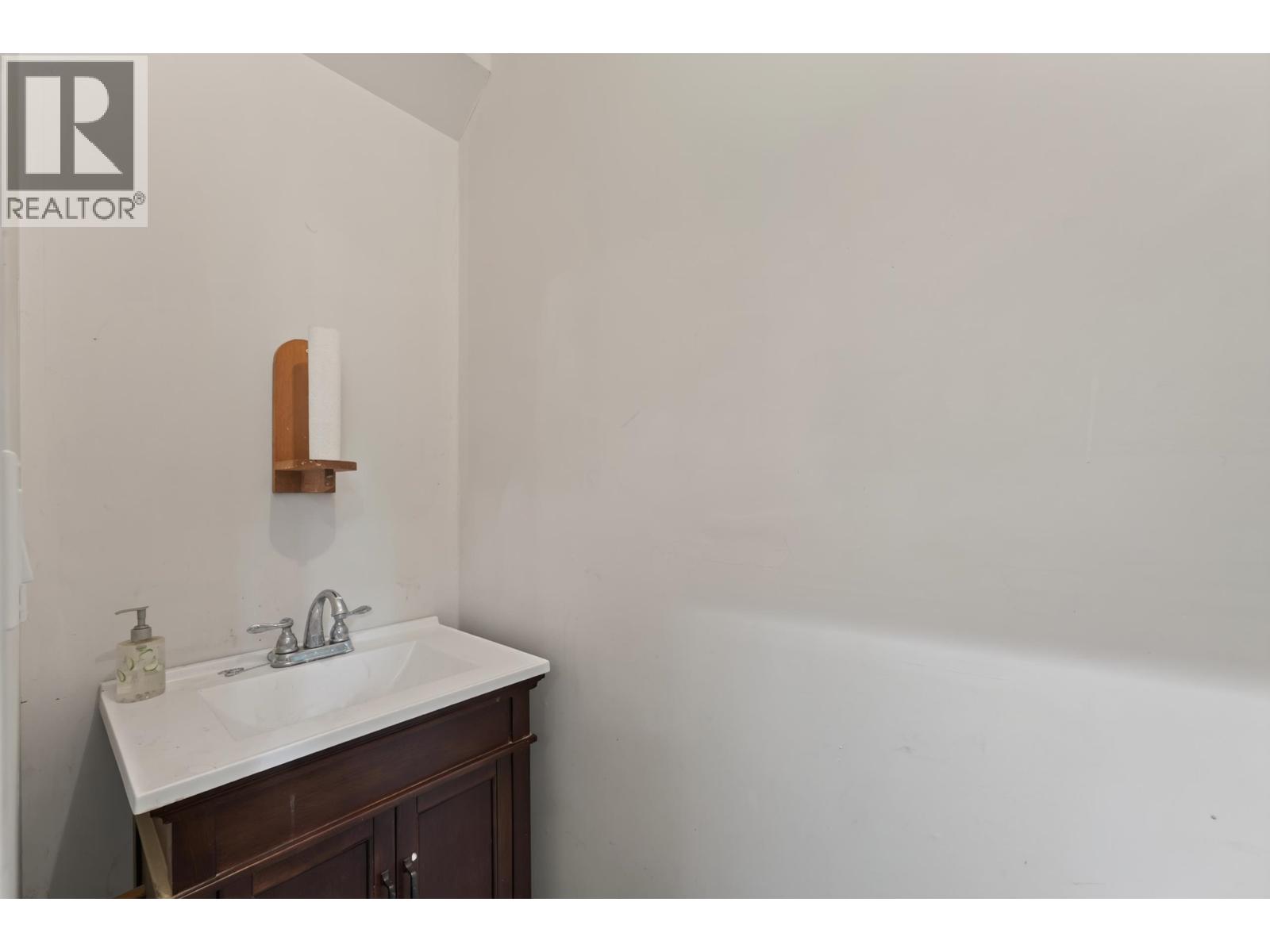 Photo 34 of 37 — 2077 SOMMERVILLE ROAD · Prince George, BC
