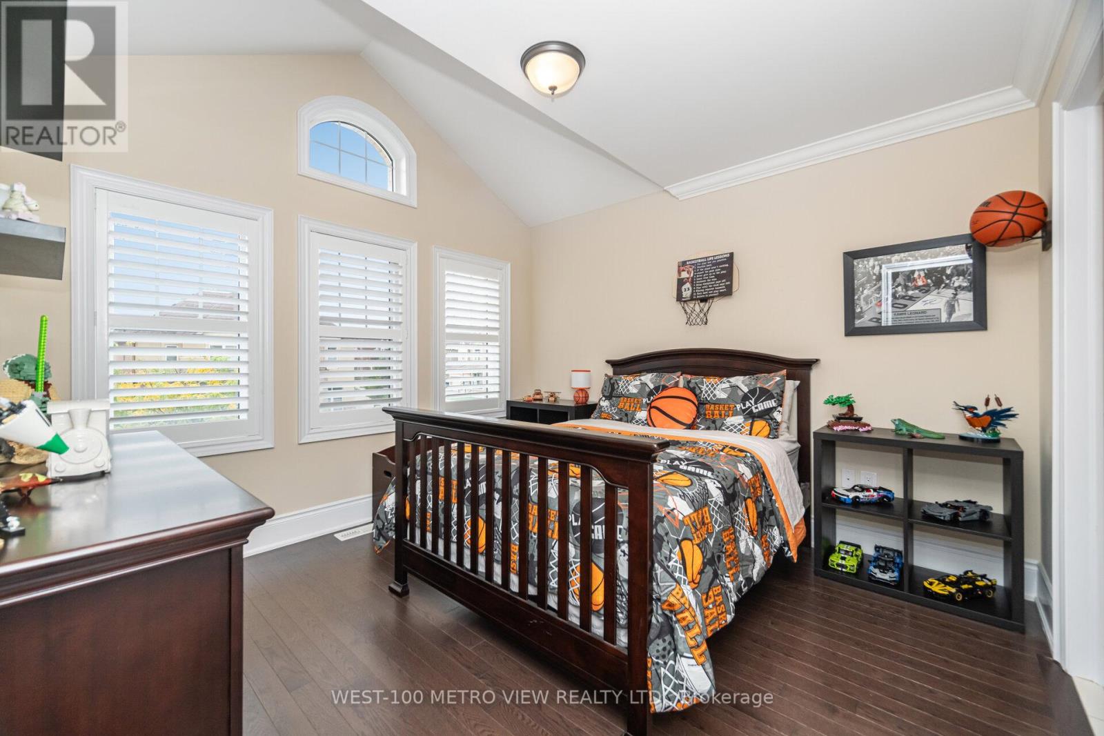 4 IVOR CRESCENT - 26