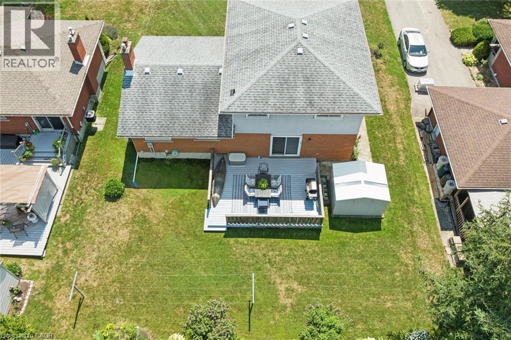 18 STRATHCONA Crescent - 40