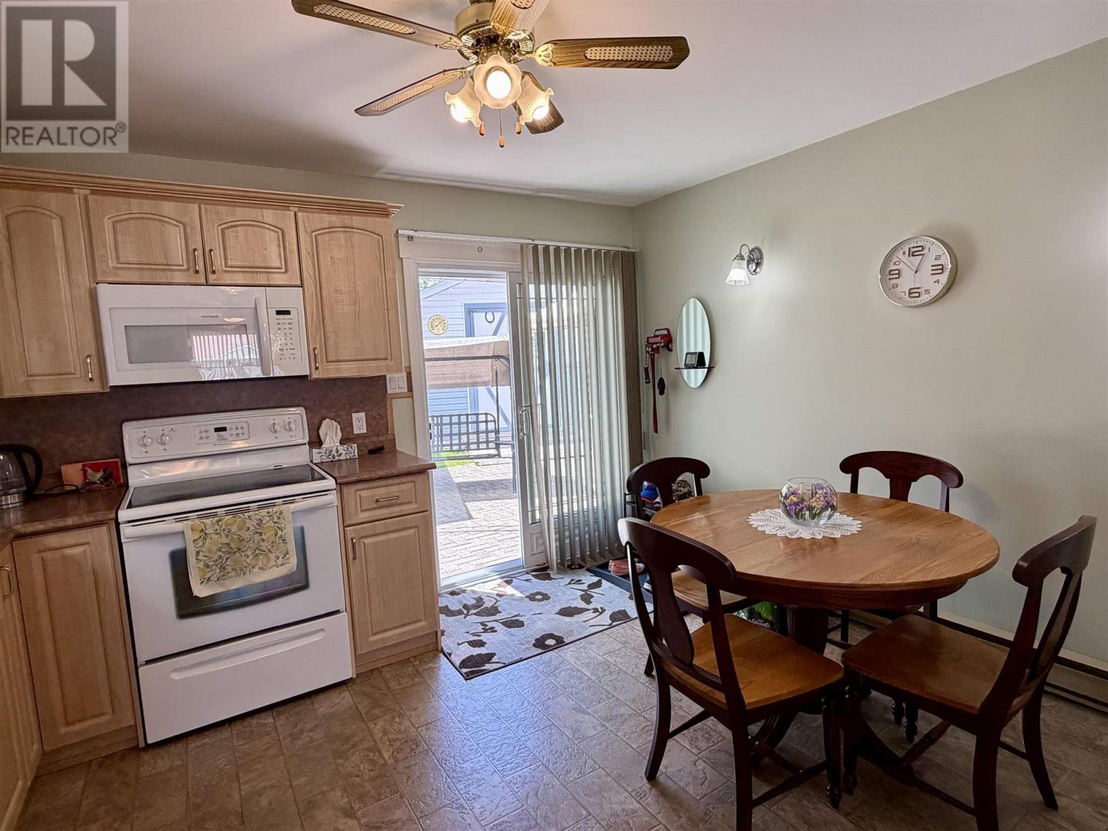 69 Hutchison AVE - 9