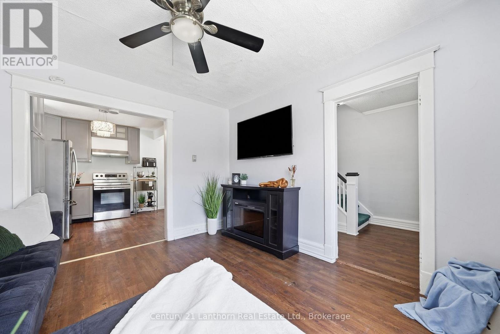 8 BETTES STREET - Image 12