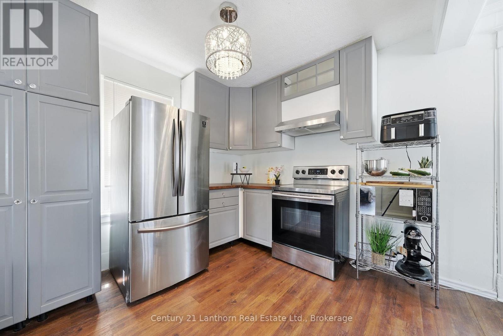 8 BETTES STREET - 13
