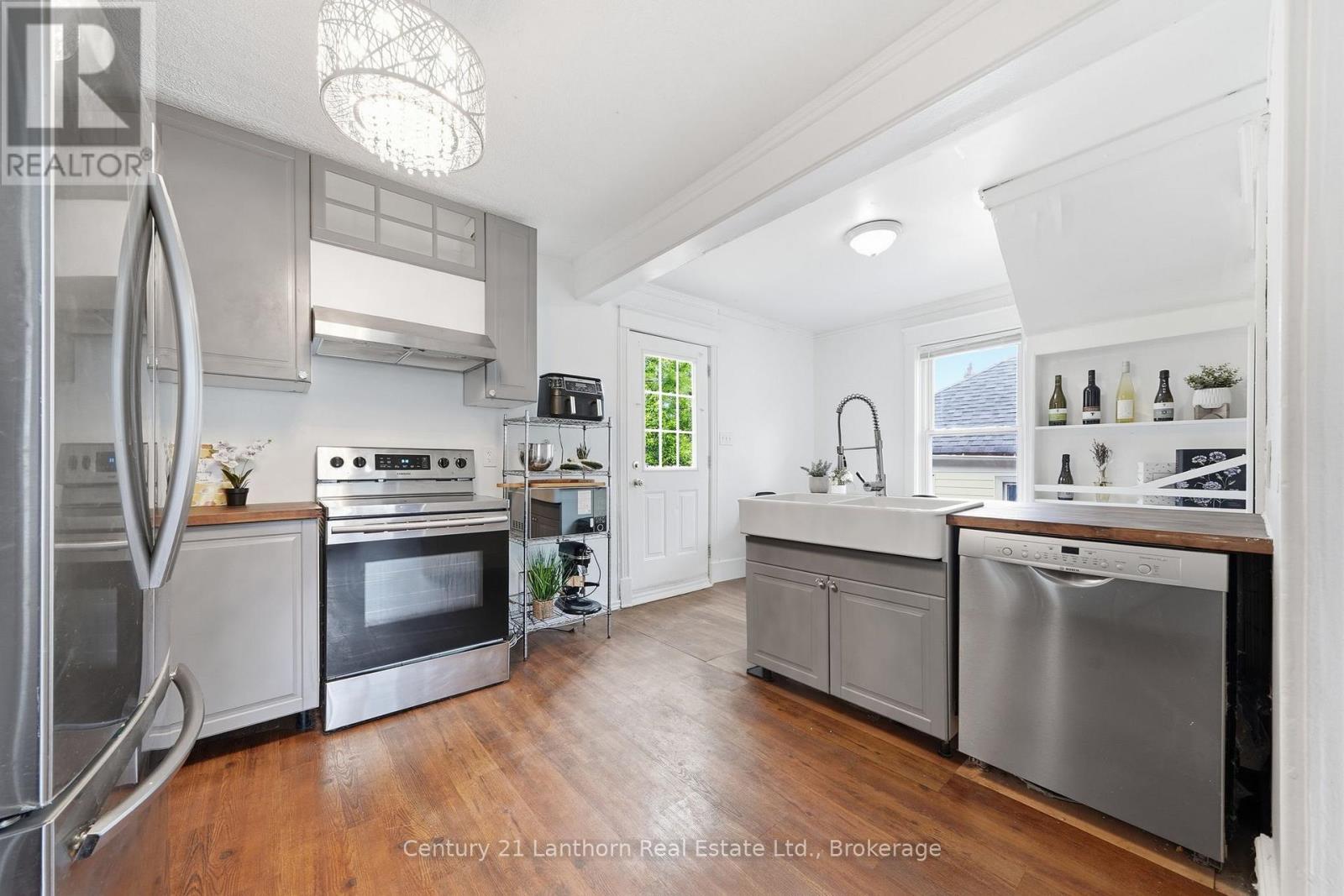 8 BETTES STREET - 2