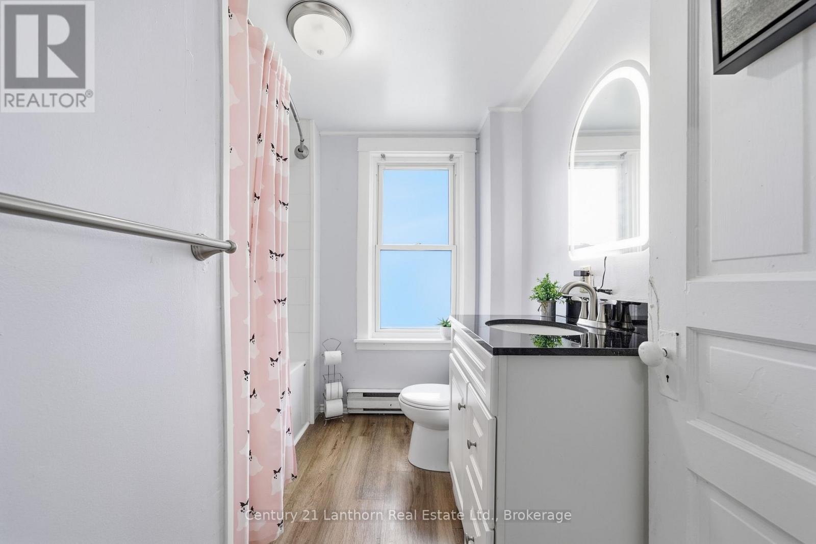 8 BETTES STREET - 28