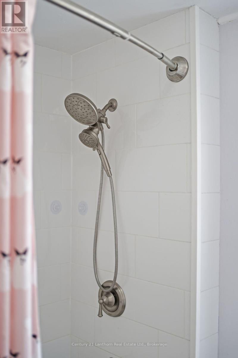 8 BETTES STREET - Image 29