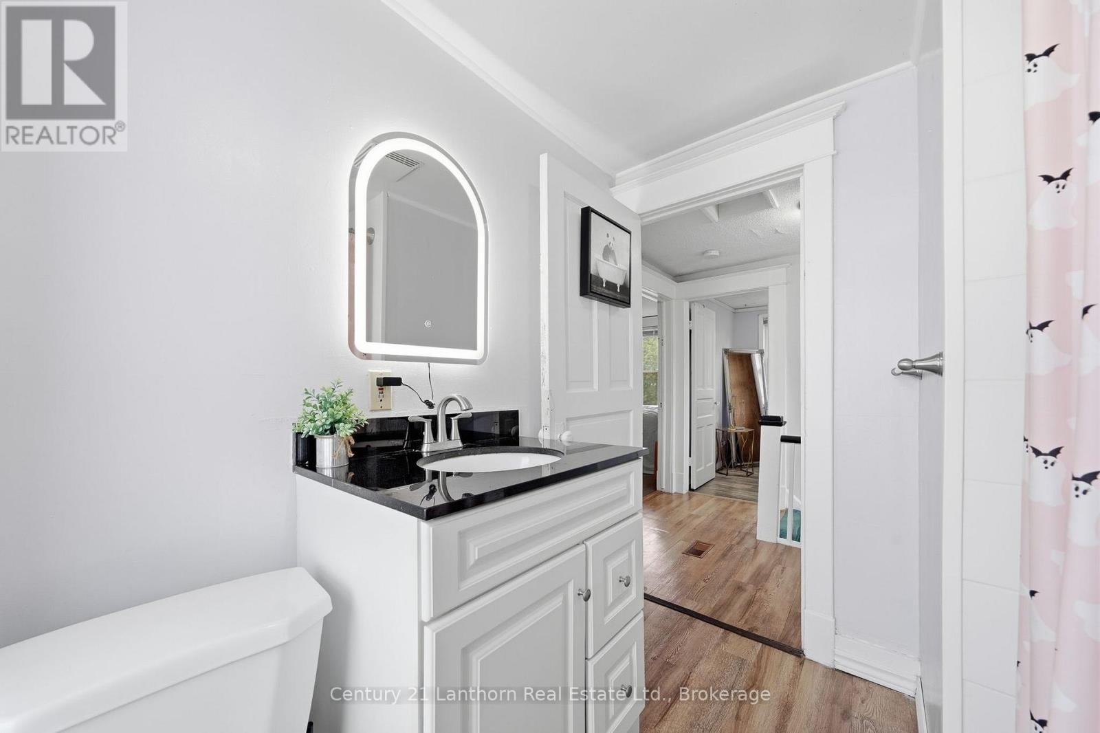8 BETTES STREET - Image 30