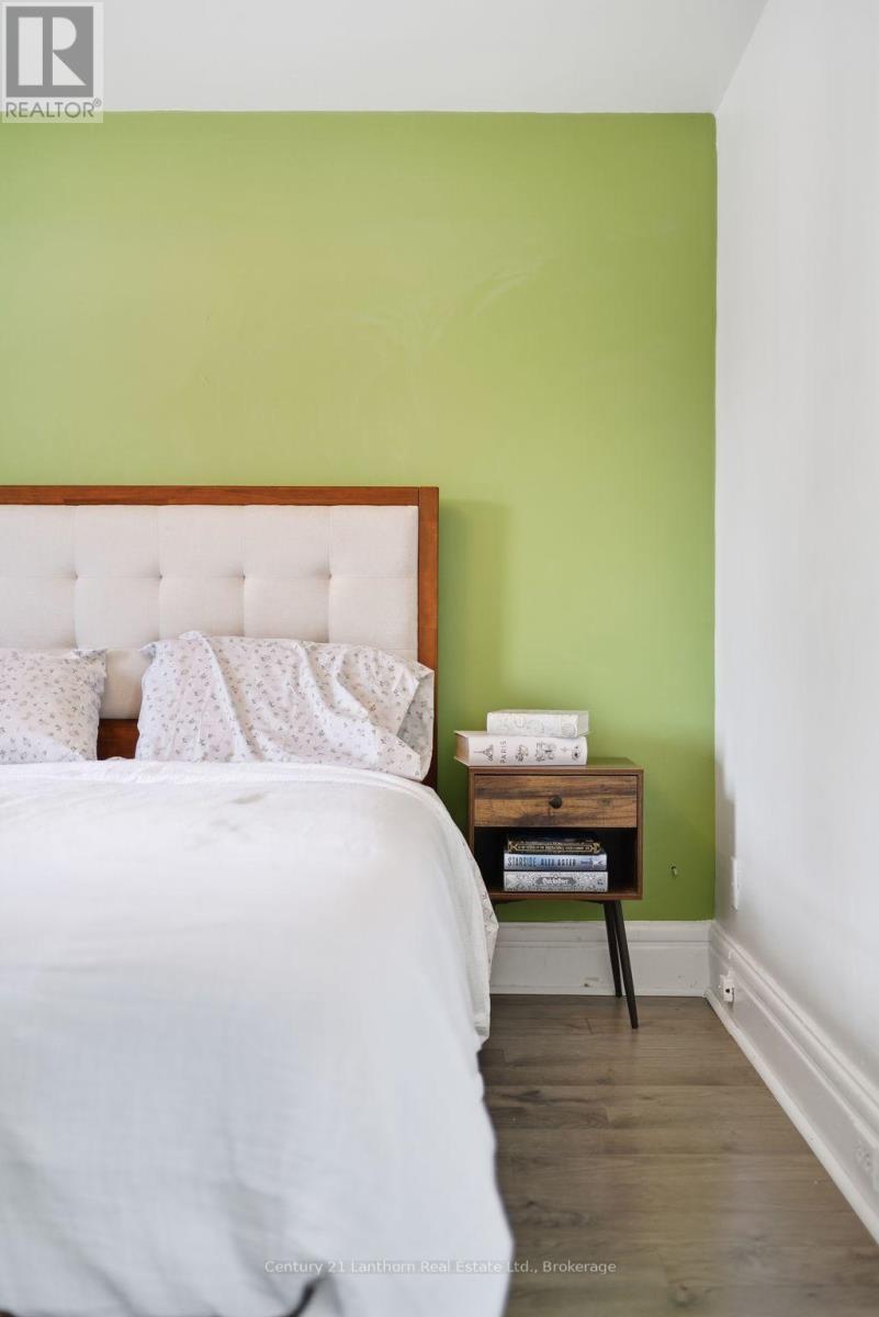 8 BETTES STREET - Image 32