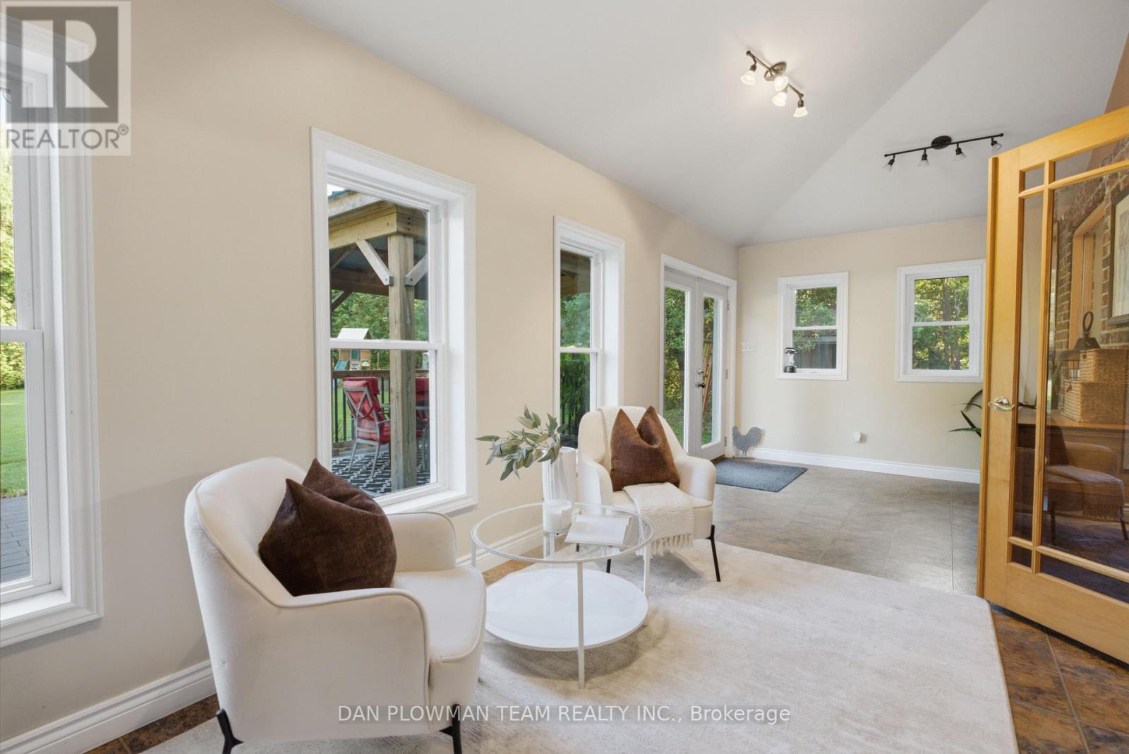 9 VALLEY ROAD - Image 14