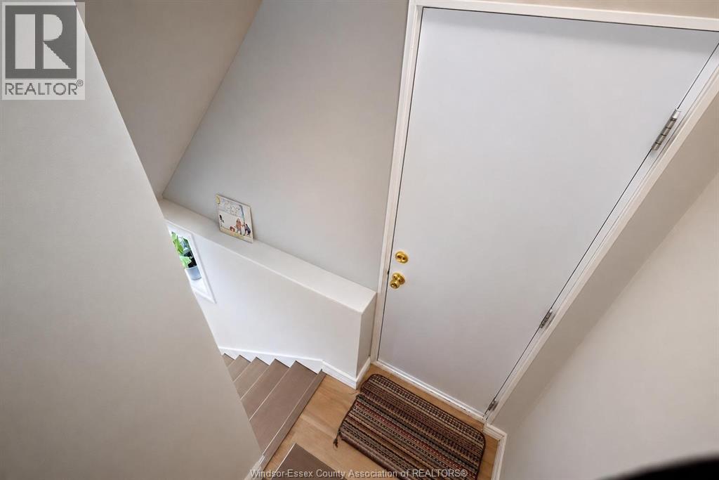 870 SHEPHERD STREET East - Image 12