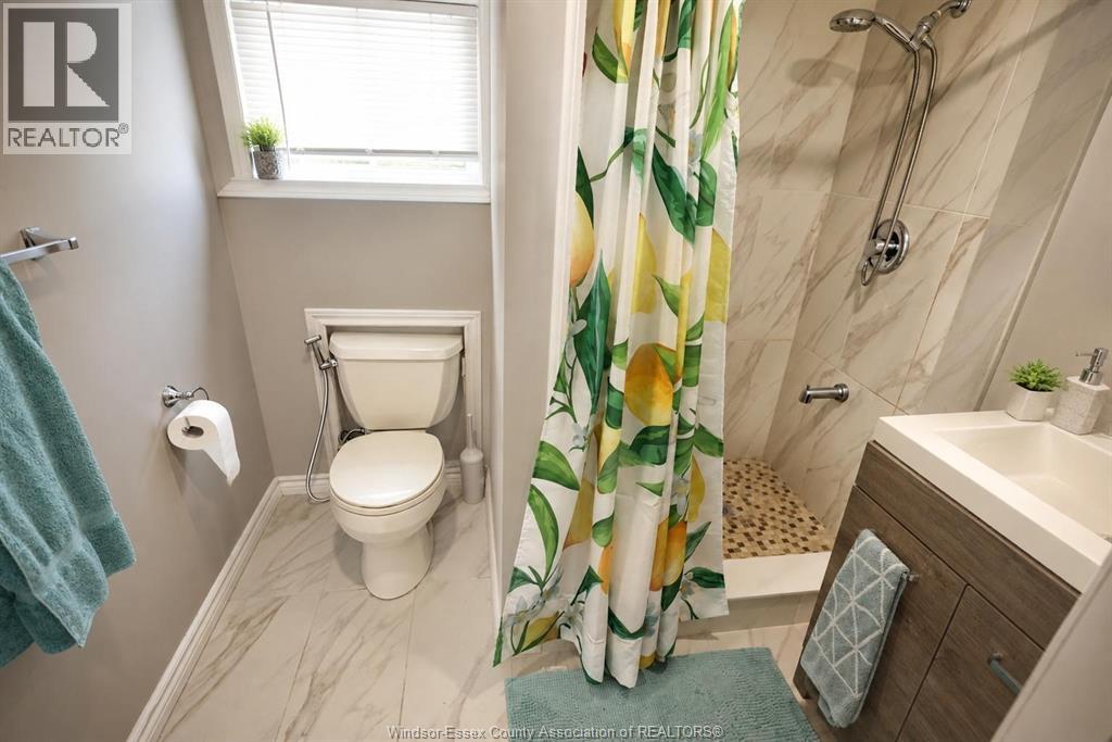 870 SHEPHERD STREET East - Image 15