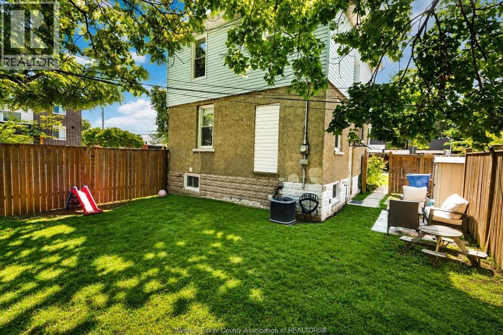 870 SHEPHERD STREET East - Image 17