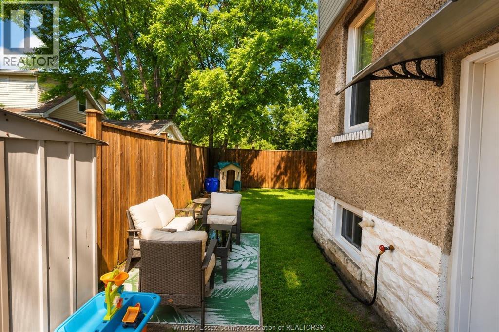 870 SHEPHERD STREET East - 18