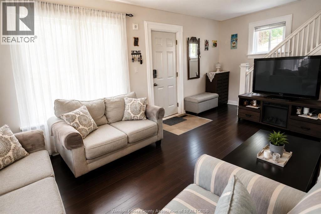 870 SHEPHERD STREET East - Image 3