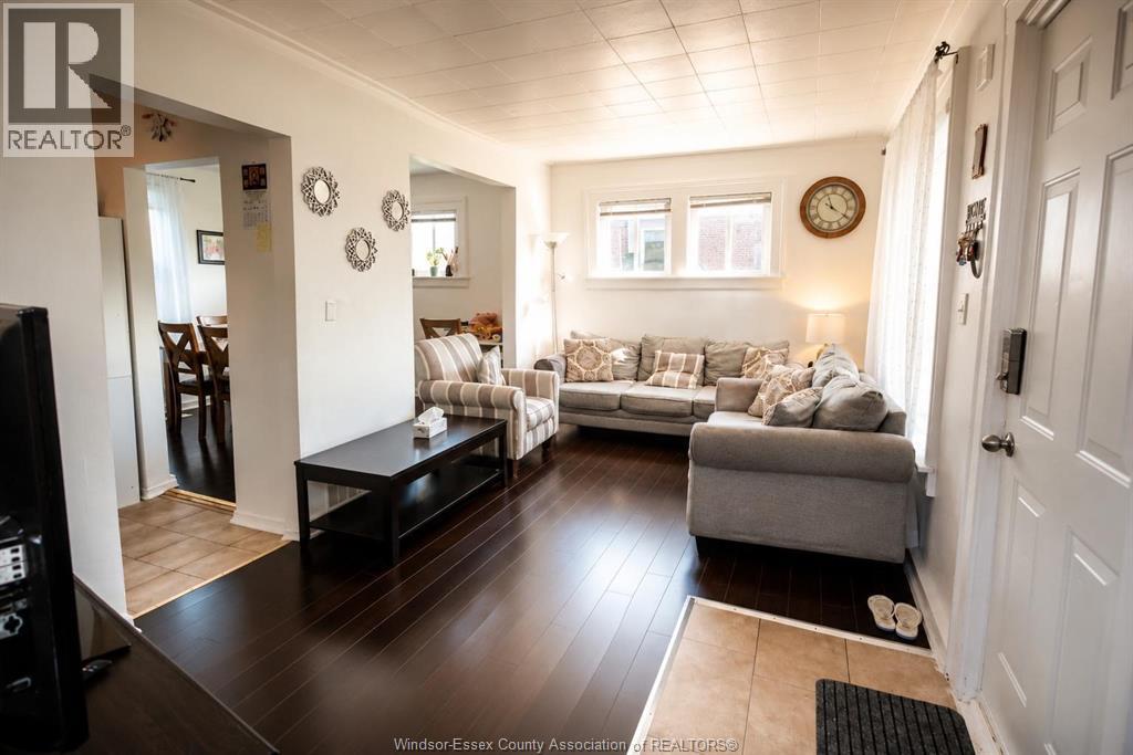 870 SHEPHERD STREET East - Image 4