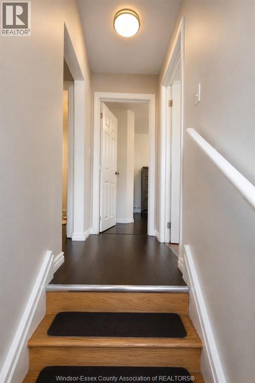 870 SHEPHERD STREET East - Image 8