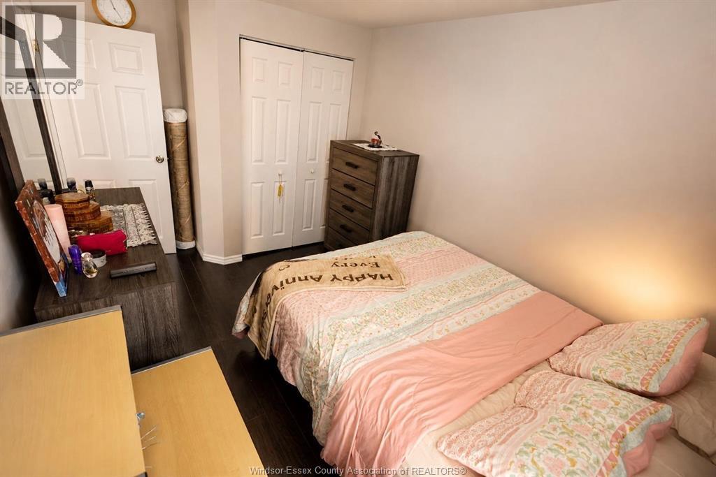 870 SHEPHERD STREET East - Image 9