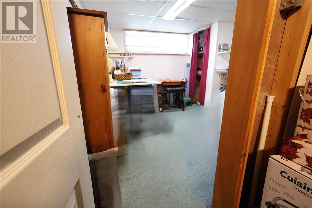 1556 Yarmouth Street - Image 45