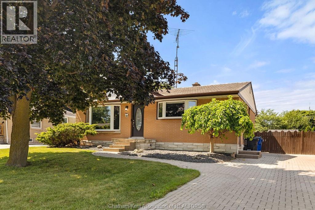 23 Queensway DRIVE
