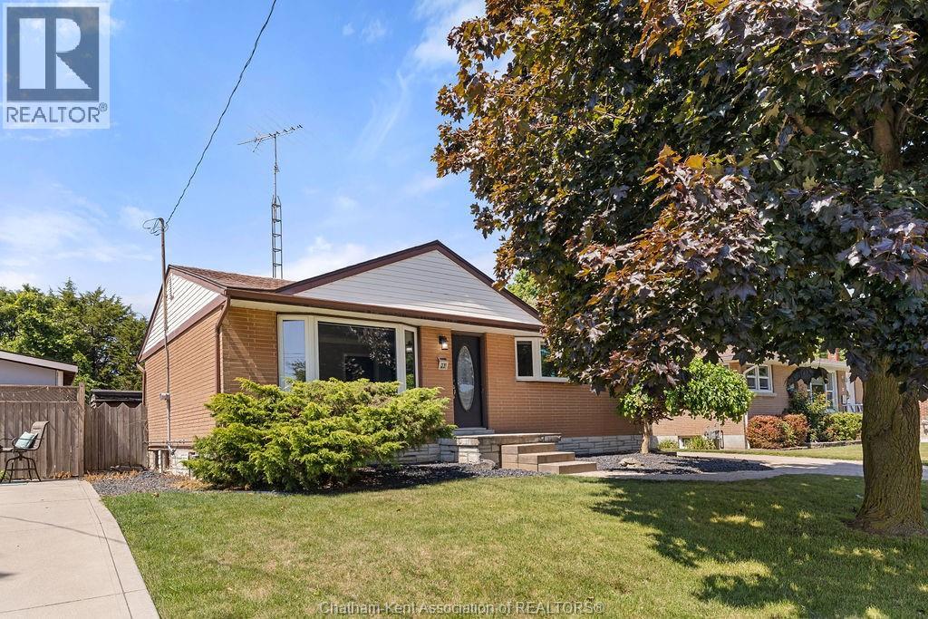 23 Queensway DRIVE - 3