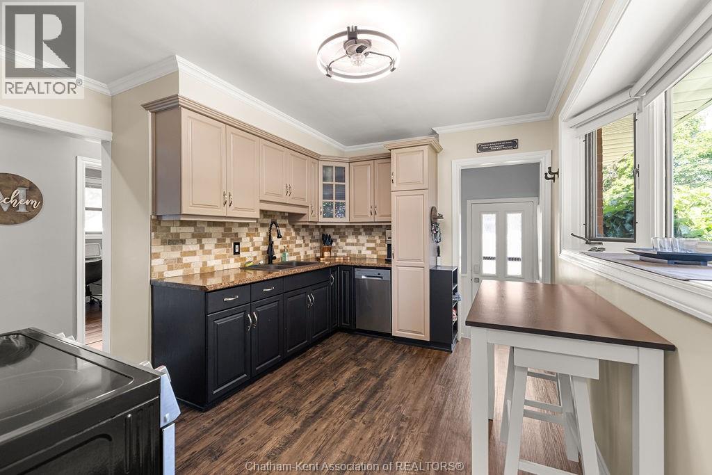 23 Queensway DRIVE - 13