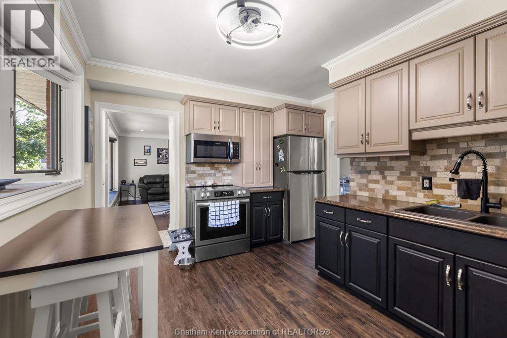 23 Queensway DRIVE - 12