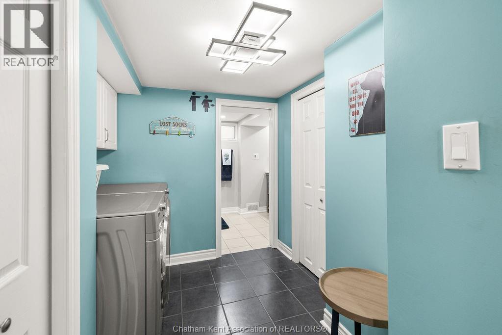 23 Queensway DRIVE - 23