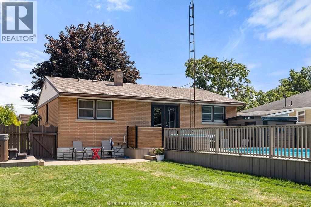 23 Queensway DRIVE - 26