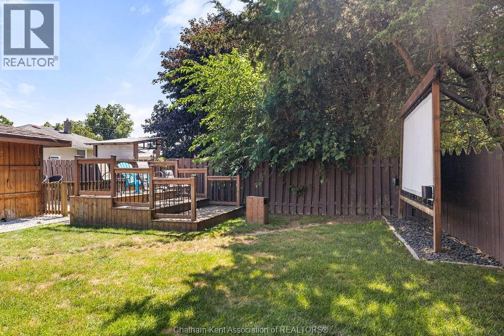 23 Queensway DRIVE - 32