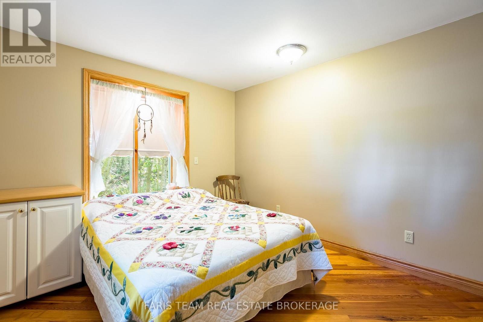 2554 CHAMPLAIN ROAD - 22