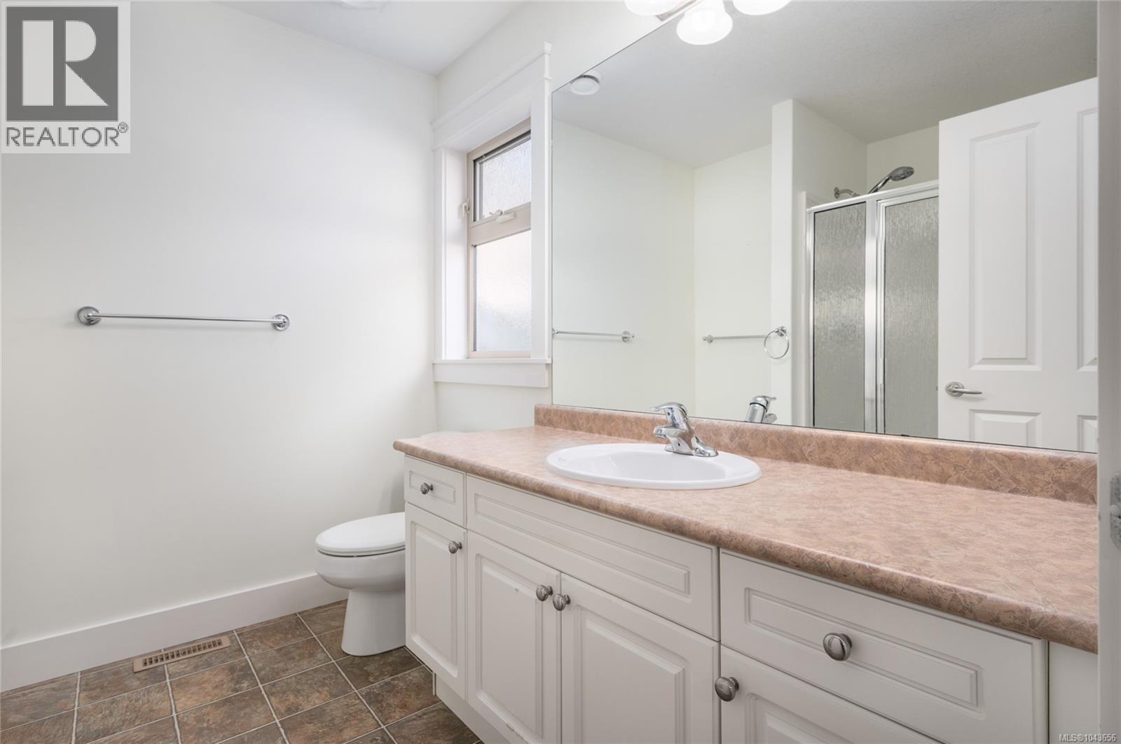354 Davis Ave - 14