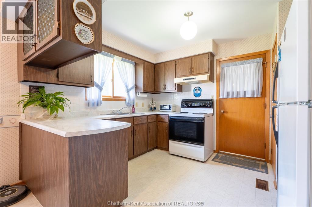 22 PEMBROKE CRESCENT - 11